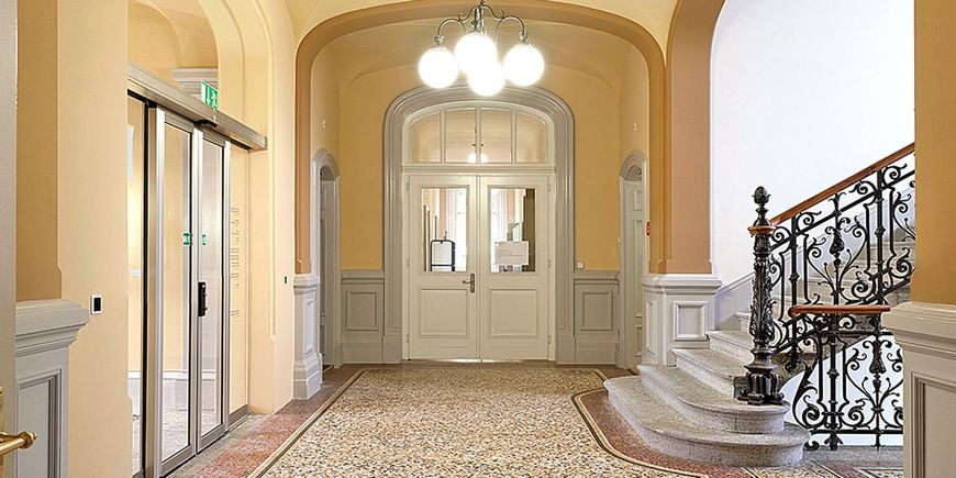 Karrierestart jenseits von Gericht und Kanzlei