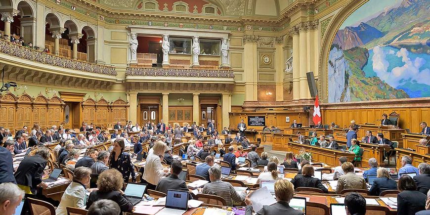 Parlament hat mehr Rechte als das Volk